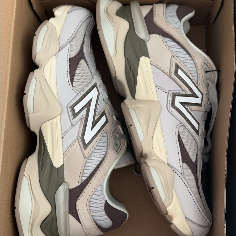 New Balance 9060’s Grey Timberwolf